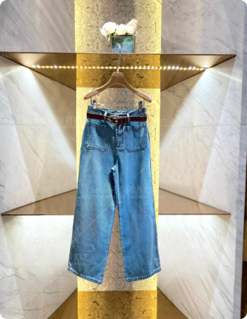 新款百搭休闲直筒牛仔裤长裤子女士R105102C